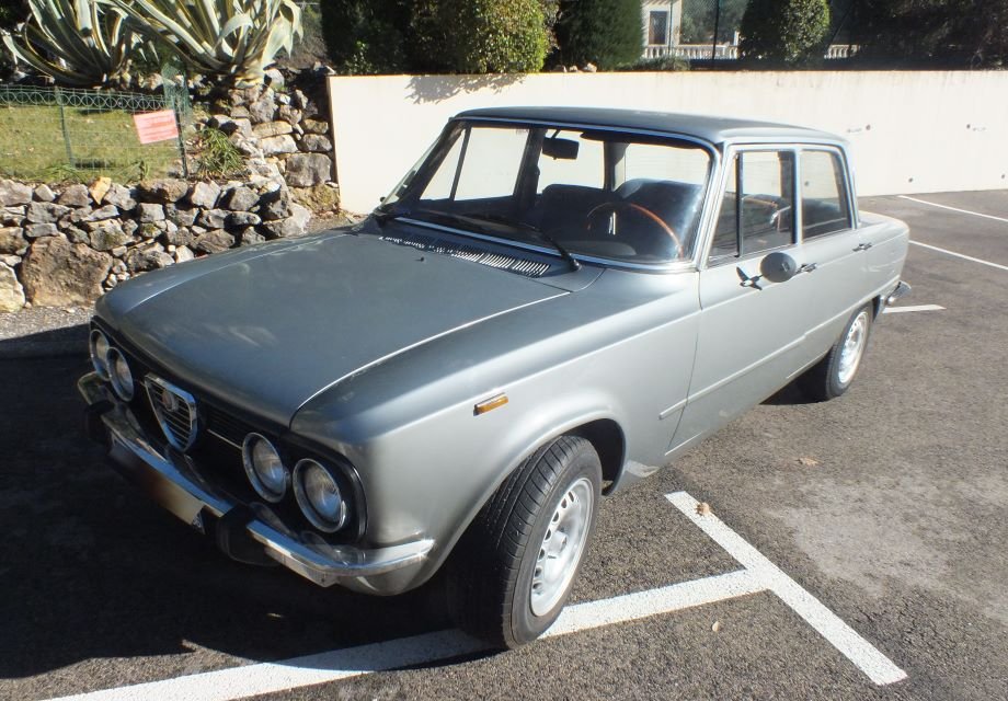 Location Alfa Romeo GIULIA 1300 SUPER NOVA 1974 1974 GRISE GRASSE