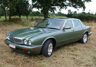 Jaguar XJ8 Sovereign 1999 vert clair