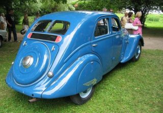 Peugeot 302 berline luxe 1936 bleue