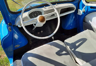 Renault 4cv 1959 bleu capri