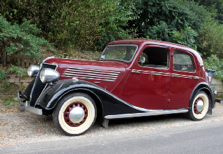 Renault CELTAQUATRE 1937 NOIR ET ROUGE