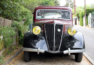 Renault CELTAQUATRE 1937 NOIR ET ROUGE