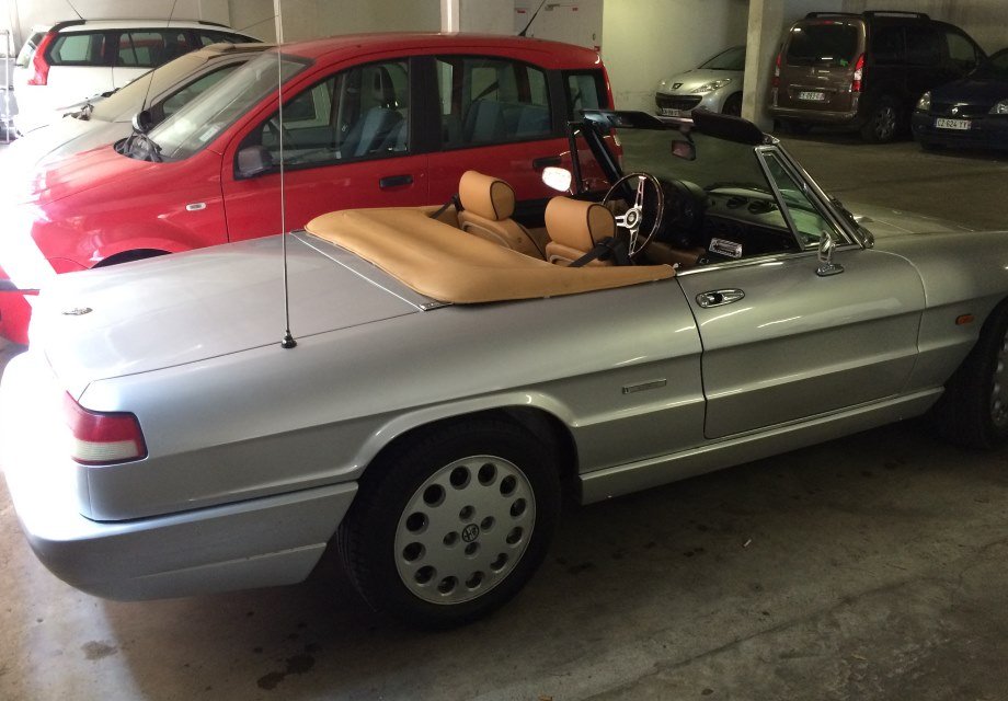 Location Alfa Romeo Spider 1990 Grise 1990 Grise Lansargues