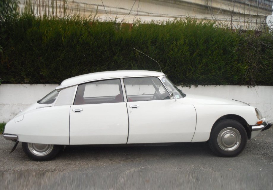 Location Citroën DS 1972 blanche 1972 blanche st andre de cubzac