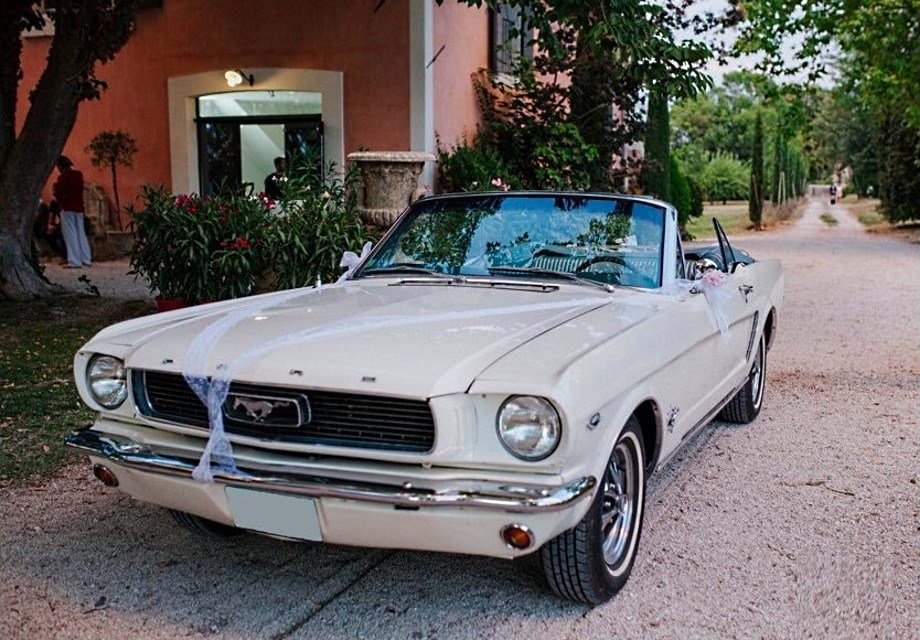 Location Ford Mustang 1965 Blanc