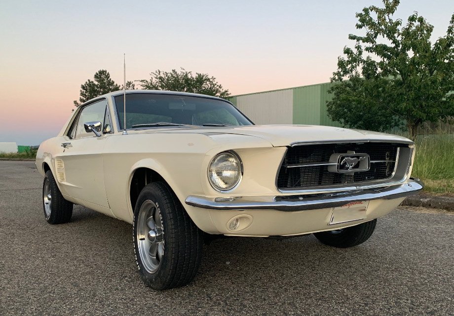 Location Ford Mustang V8 1967 Beige Saint Joseph (42) 1967 Beige
