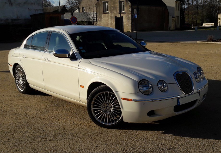 Location JAGUAR S. TYPE 2002 BORDEAUX 2002 Blanc PONTIVY