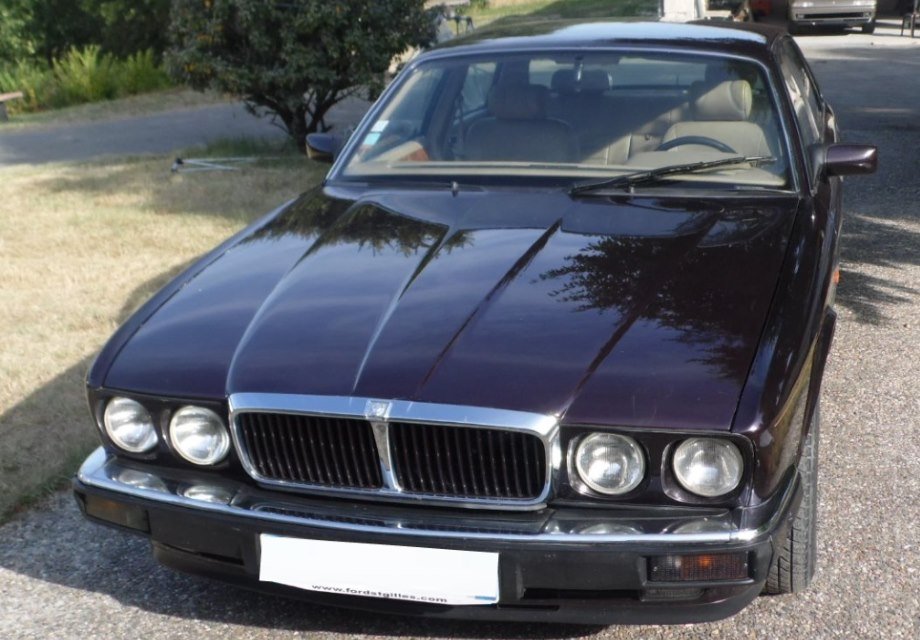 Location Jaguar XJ81 3.2S 1994 Morocco Red 1994 Morocco Red UZERCHE
