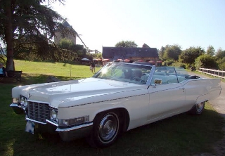 Cadillac DEVILLE 1969 blanc cassé