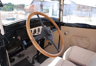 Citroën AC4F 1930 Beige et noire