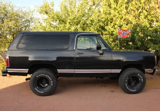 Dodge ramcharger 1979 noir