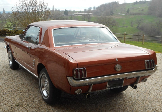 Location Ford mustang 1965 marron cuivré