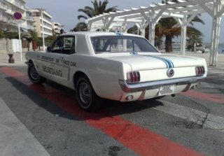 Location FORD MUSTANG 1964 Blanc