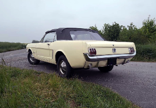 Location Ford mustang 1965 jaune venitien
