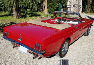 Location FORD MUSTANG 1965 Rouge