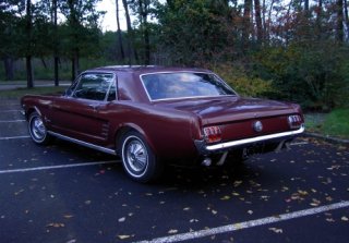 Location FORD MUSTANG 1966 BORDEAUX