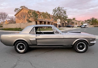 Location Ford mustang 1966 gris