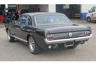 Location Ford mustang 1966 noire