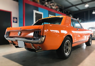 Location Ford Mustang 1966 Orange mécanique
