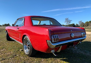 Location Ford Mustang  1966 Rouge