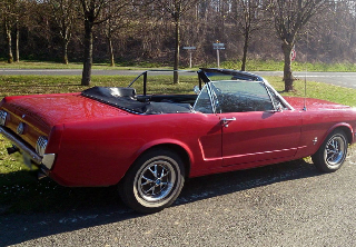 Location FORD MUSTANG 1966 ROUGE
