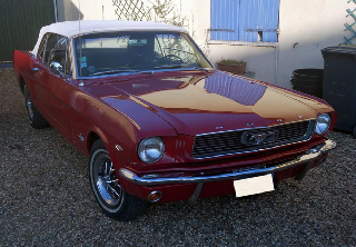 Location FORD MUSTANG 1966 ROUGE