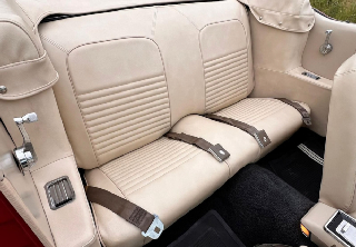 Location Ford MUSTANG 1967 ROUGE