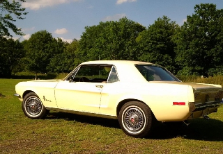Location Ford MUSTANG 1968 JAUNE PALE