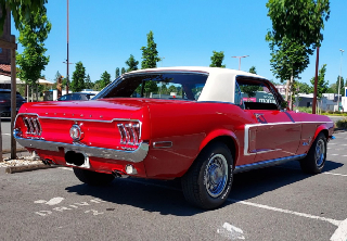 Location Ford Mustang  1968 Rouge et blanc 