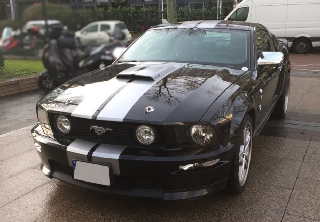 Location Ford Mustang 2007 Noir bande grise