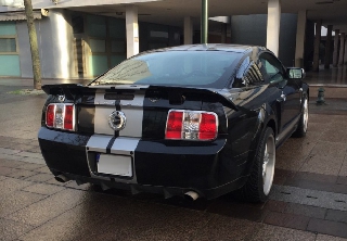 Location Ford Mustang 2007 Noir bande grise