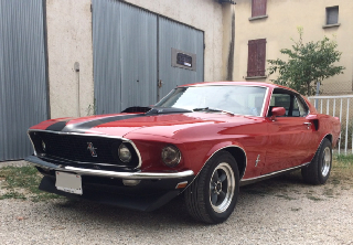 Location Ford Mustang fasback 1969 Rouge