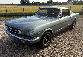 Location Ford mustang fastback 1964 grise