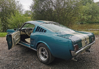 Location Ford Mustang fastback  1965 Bleu vert