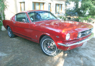 Ford Mustang Fastback 1965 Rouge