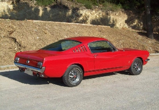 Location Ford Mustang Fastback 1965 Rouge
