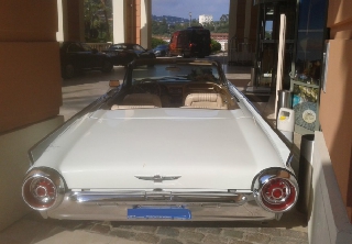 Ford Thunderbird 1963 bleu pastel