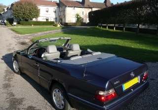 Mercedes Benz E320 cabriolet 1995 bleu  foncé
