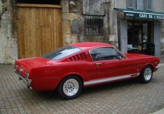 Location Ford Mustang 1966 rouge