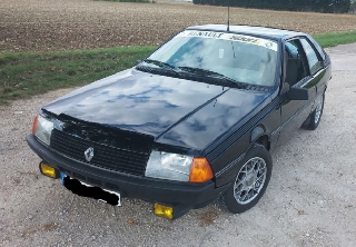 Renault Fuego 1981 noir brillant