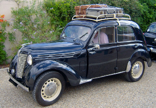 Renault JUVAQUATRE BERLINE 1948 NOIR
