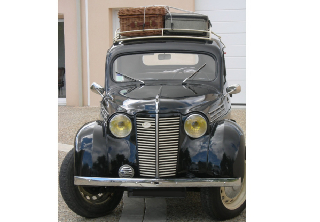Renault JUVAQUATRE BERLINE 1948 NOIR